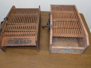 Two kebatoriki (deflossing tools)